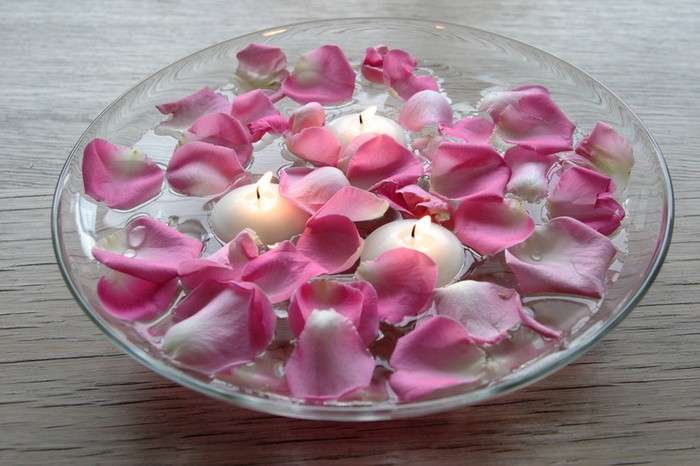 Centrotavola con candele e fiori finti? Ecco un piccolo esempio!