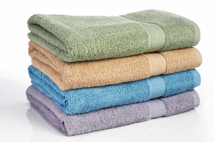 Biancheria da bagno, diversi asciugamani colorati