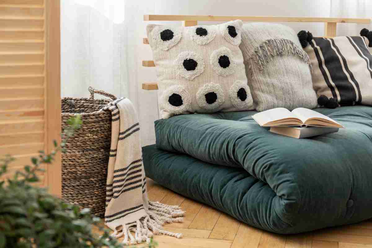 Divano futon in soggiorno stile etnico