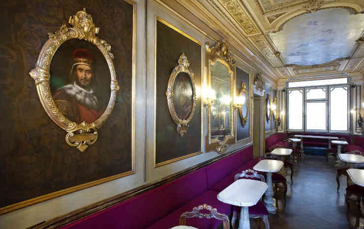 Interni del Caffè Florian a Venezia