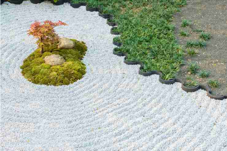 Giardino Zen in Aiuola con i sassi bianchi molto piccoli