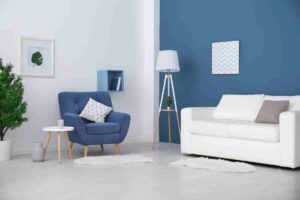 pavimento bianco con muri blu