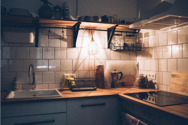 Luce su zona cottura in cucina