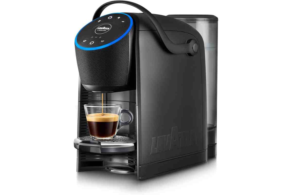 Macchinetta del caffè Lavazza a Modo Mio Voicy tra gli elettrodomestici smart migliori