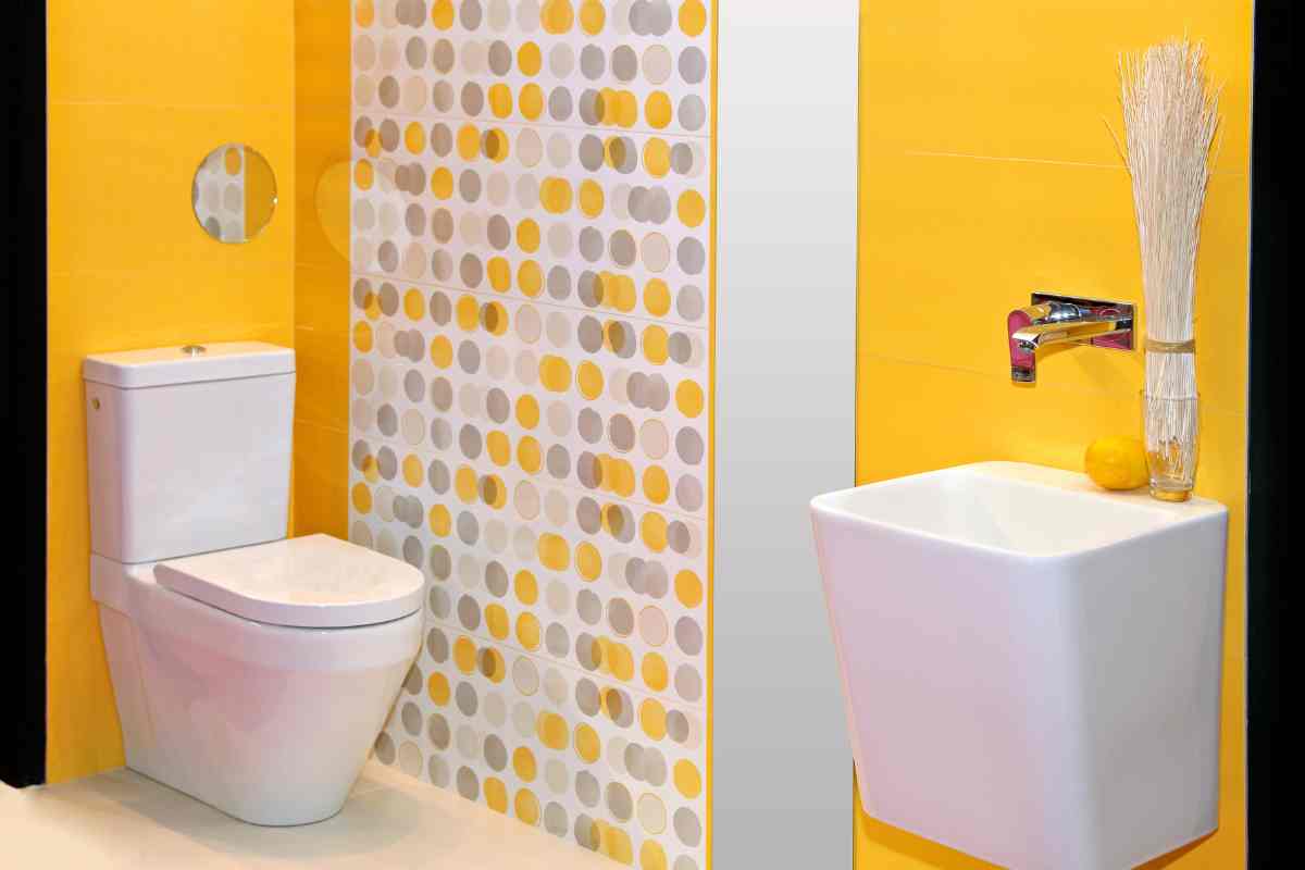 Bagno giallo e bianco