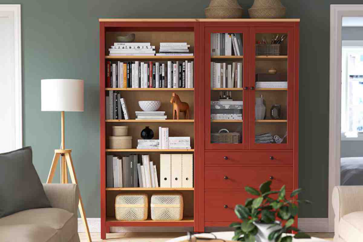 Librerie Ikea, qui modello HEMNES rosso