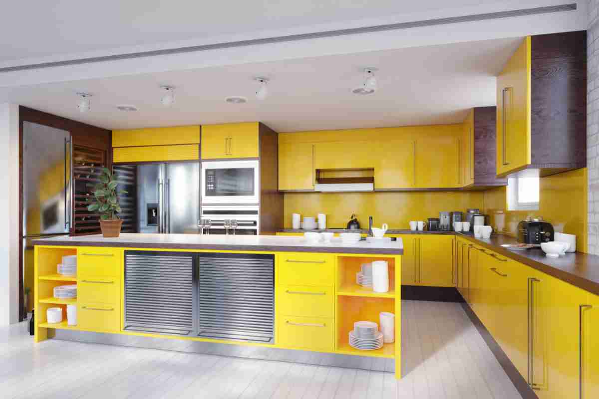 cucina nei colori giallo e grigio