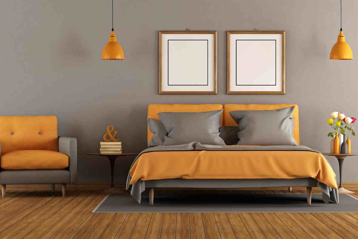 camera da letto con colori arancione e grigio