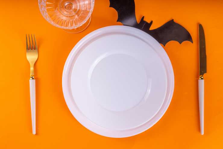 Tavola di Halloween con decorazione pipistrello