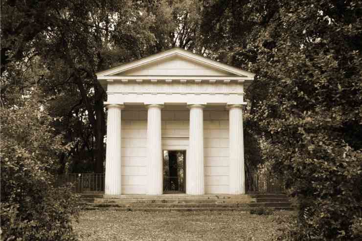 tempio neoclassico a Villa Ada, Roma