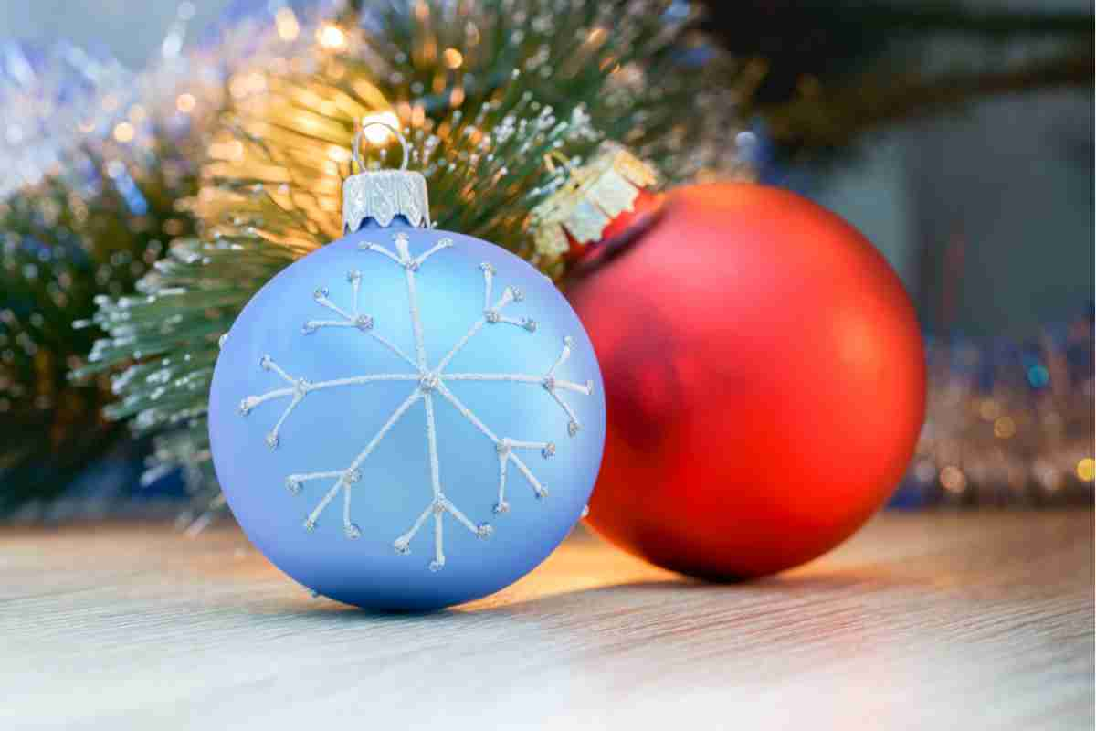 palline per l'albero di Natale blu e rosso 