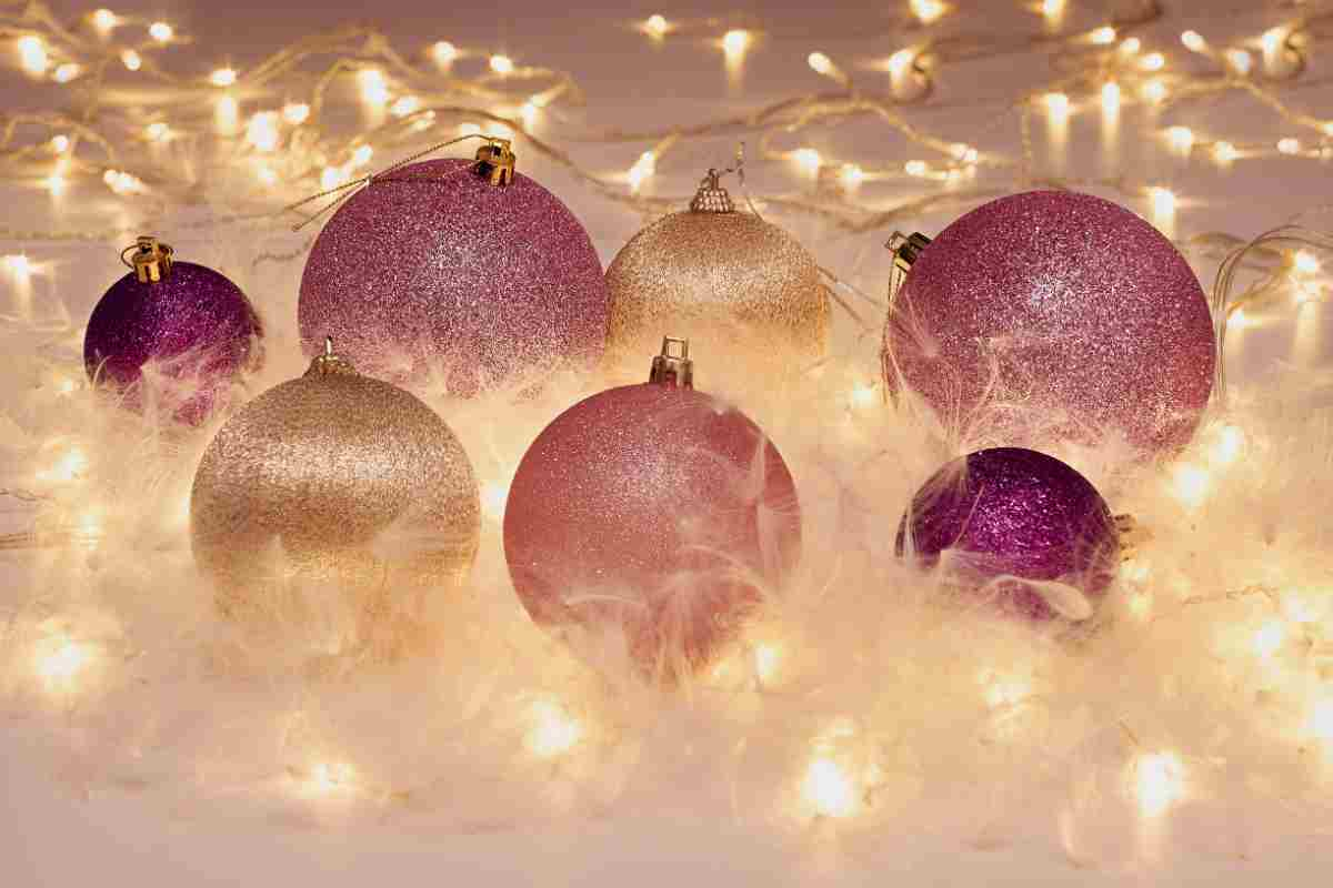 Ornamenti per albero di Natale dorato e rosa 