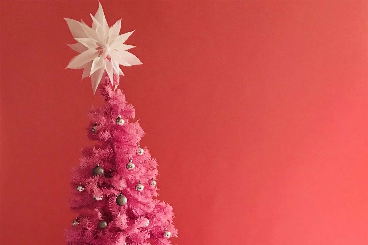 Albero di Natale rosa, foto di Mela Nie | Unsplash