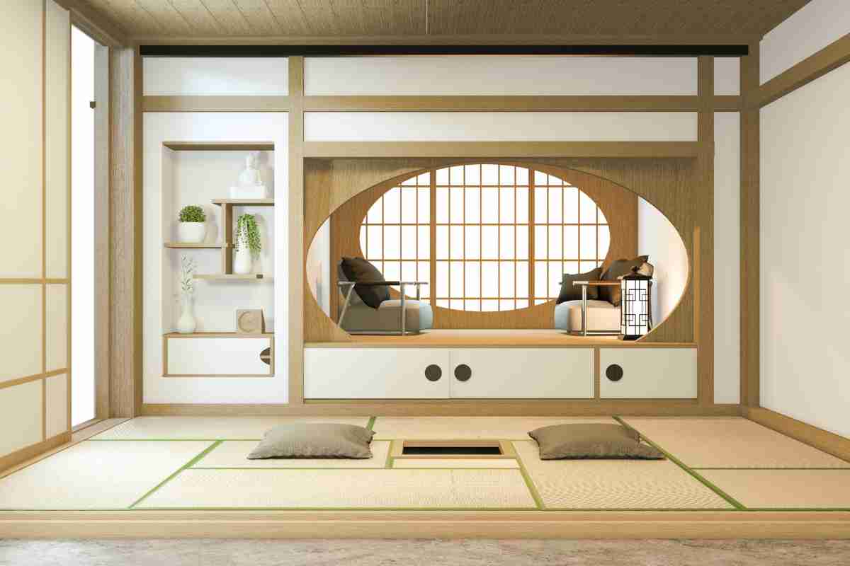 Soggiorno giapponese senza mobili e con cuscini a terra