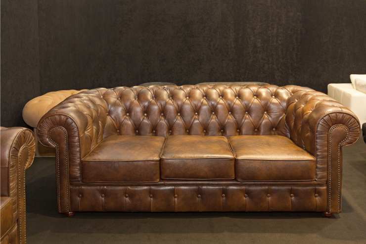 Divano Chesterfield in pelle marrone