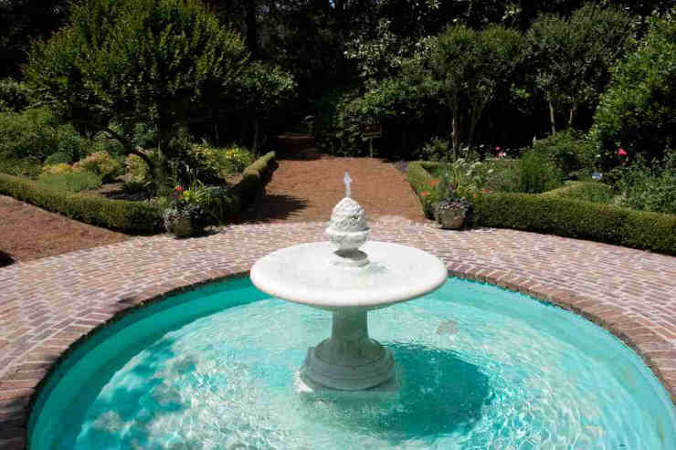 Come scegliere la fontana in giardino 