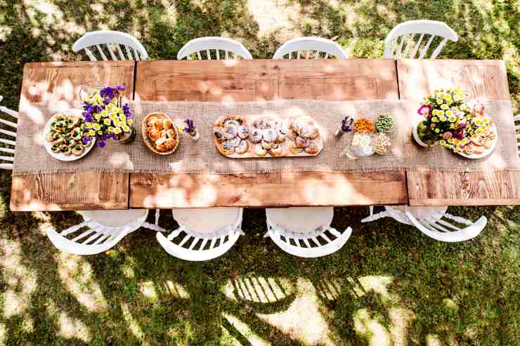 Tavolo fai da te giardino con assi di legno