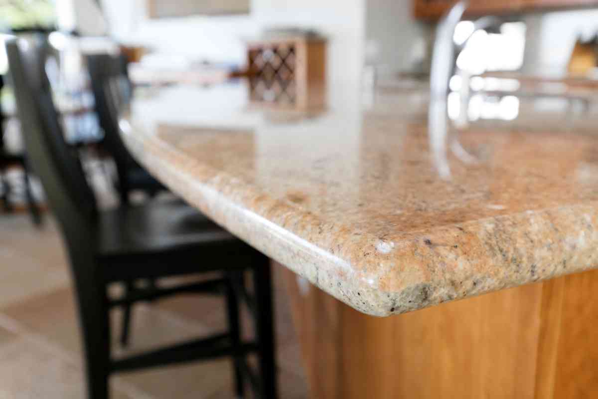 tavolo cucina con top in granito