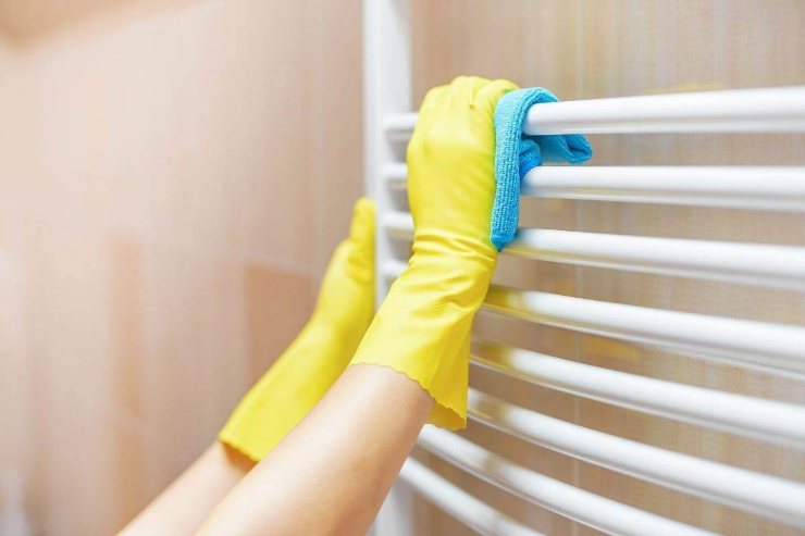 Il modo più rapido ed efficace per pulire i radiatori è spolverarli