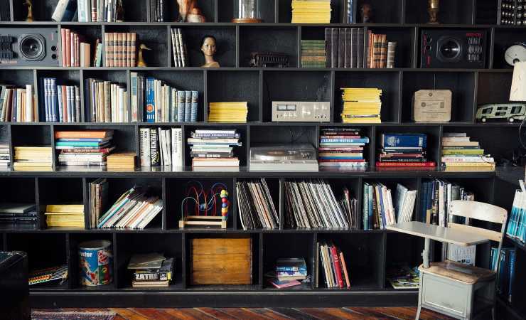 I 7 consigli per arredare casa con la libreria