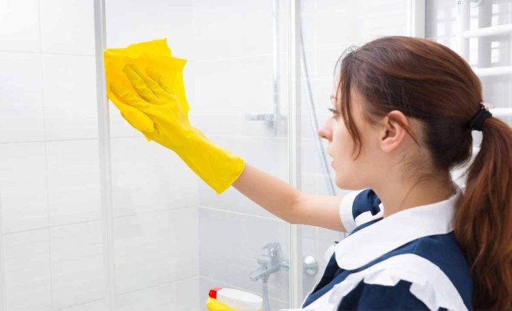 pulire doccia con un detergente naturale