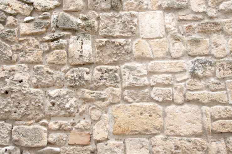 pulire pareti in pietra