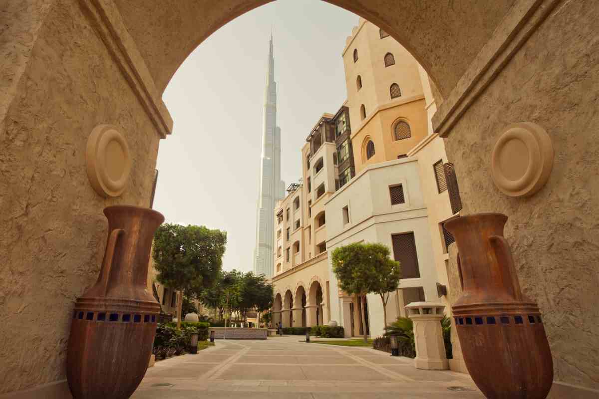 Dubai centro storico e grattacielo sullo sfondo