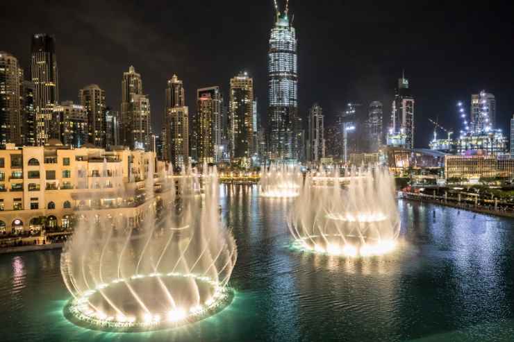 Fontane d'acqua e giochi di luce a Dubai