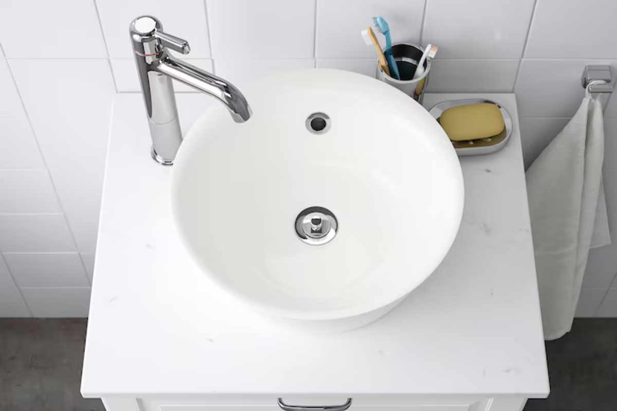 Lavabo KATTEVIK Ikea per arredare il bagno con accessori Ikea in offerta