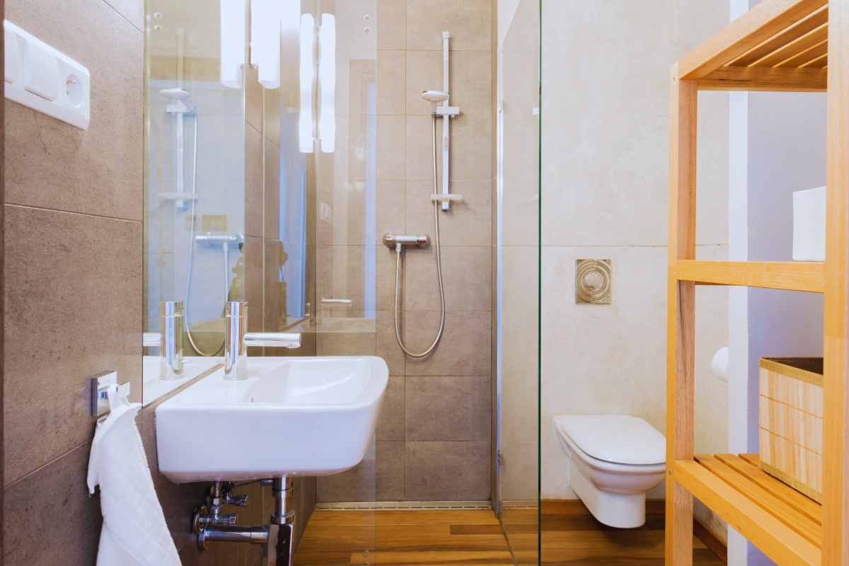 come arredare un bagno stretto e lungo