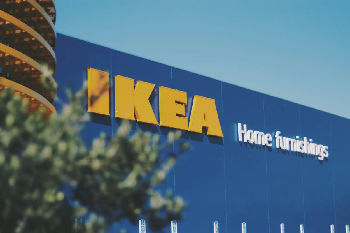 ikea punta sui mobili di second amano