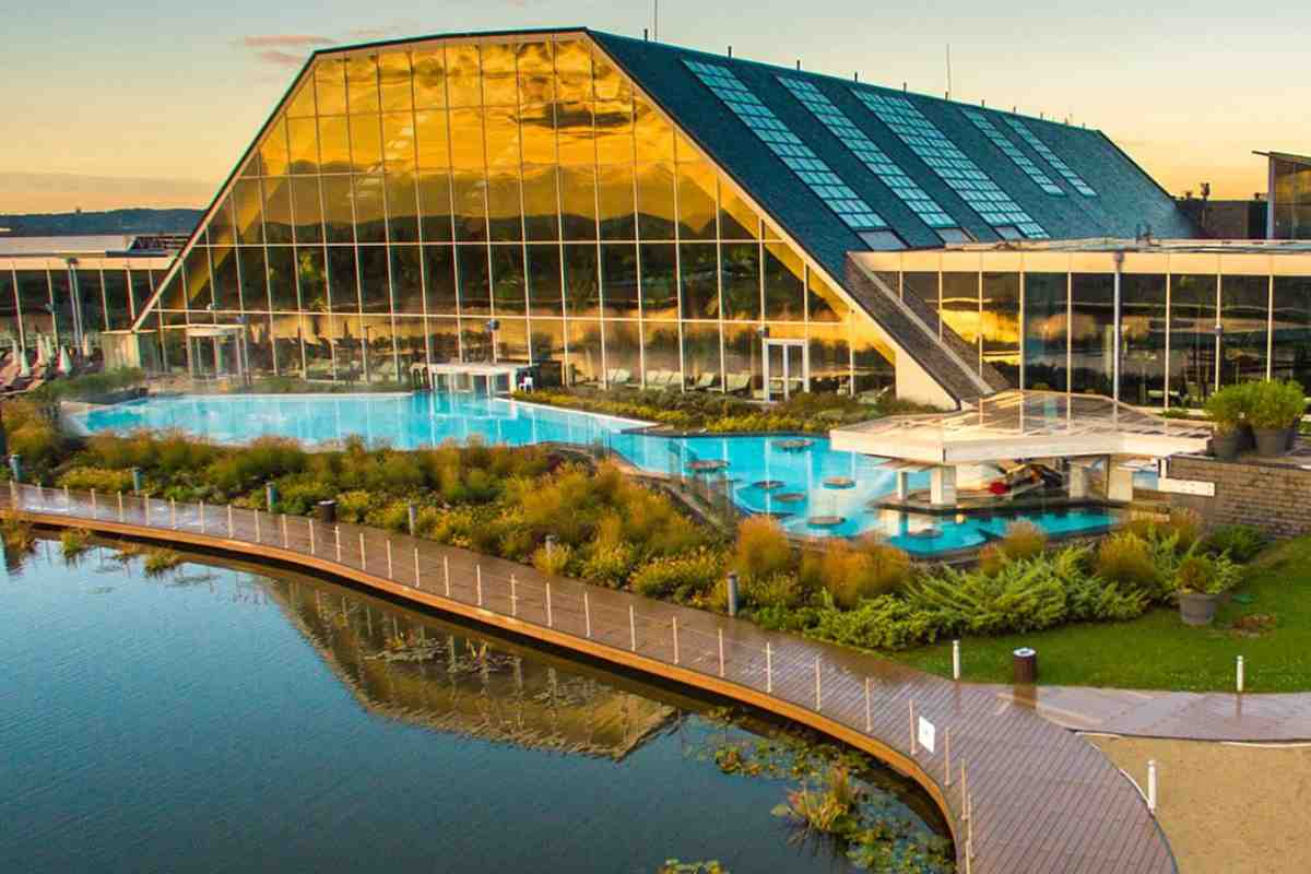 Terme di Bucarest esterno con piscine