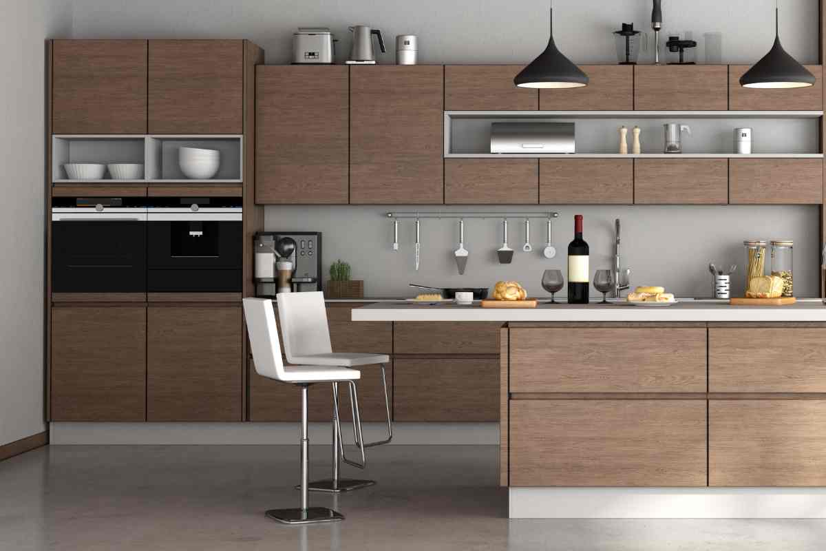 Cucina moderna con forno in alto 