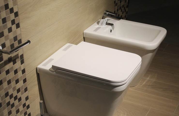 come sostituire il bidet in bagno