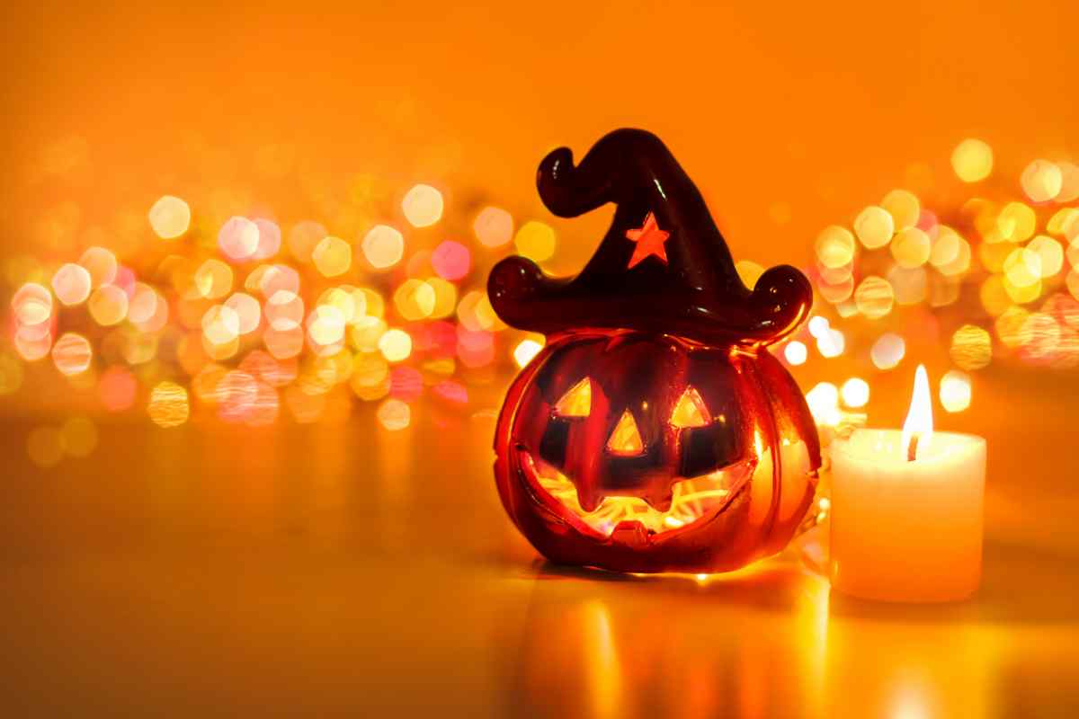 zucca e luci con candele tra le Decorazioni Halloween Ikea