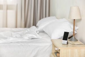 letto comodino come organizzare cassetti