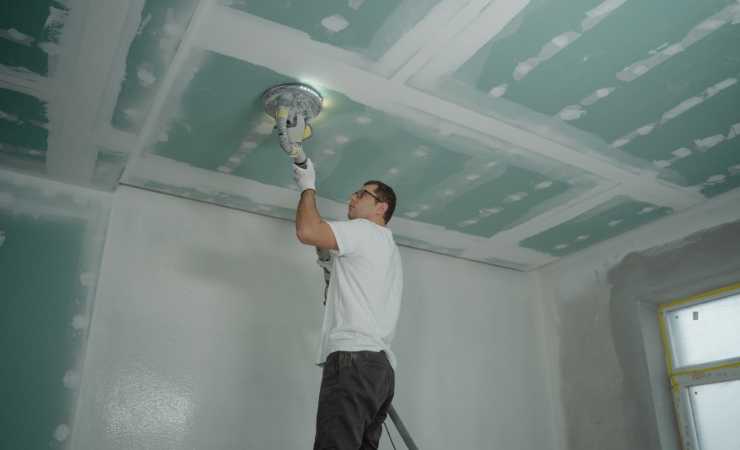 operaio soffitto cartongesso