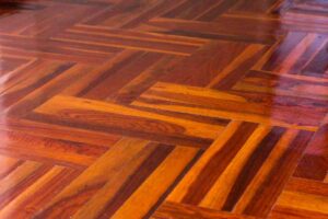 Parquet con colore rossastro