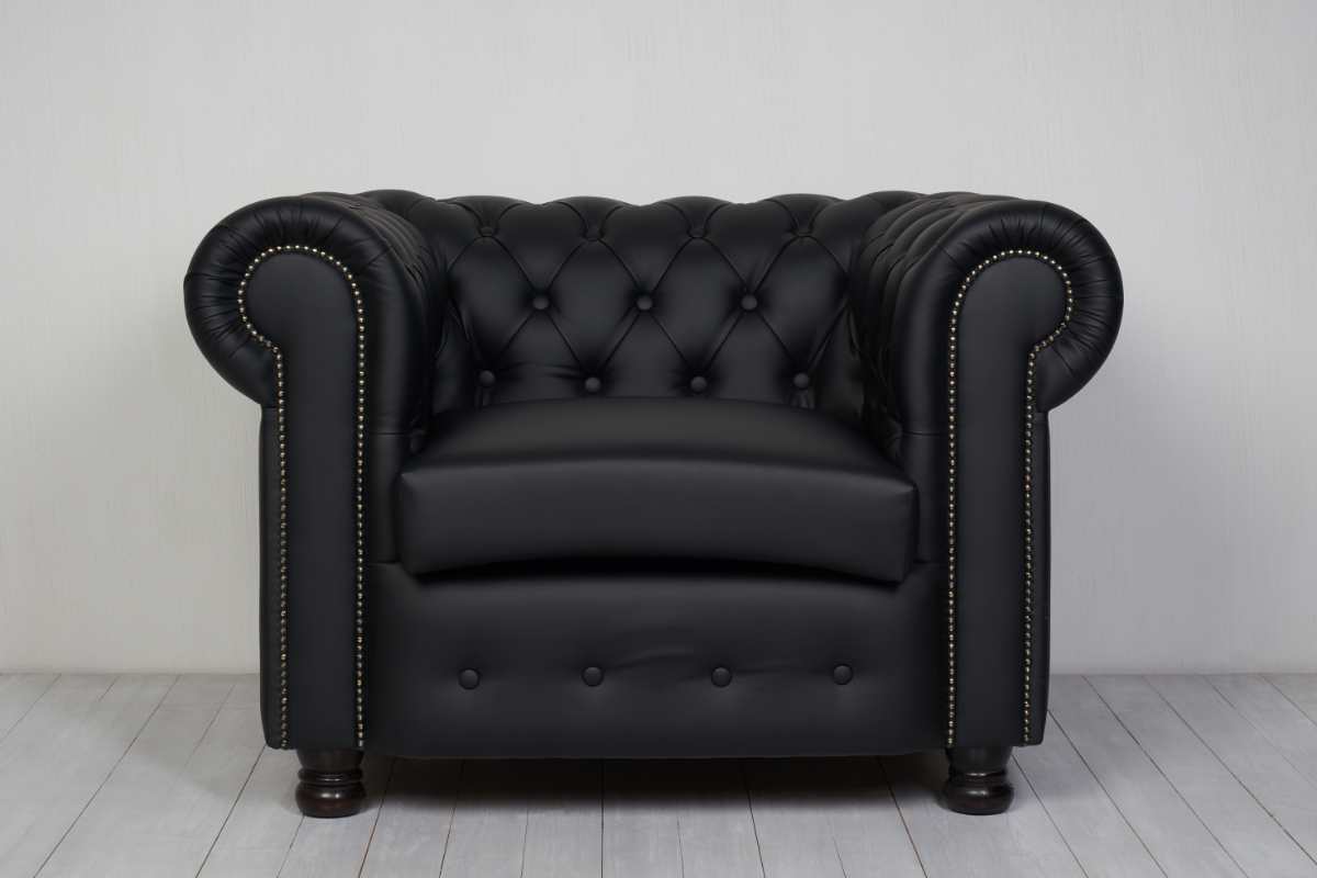 Poltrona nera Chesterfield 