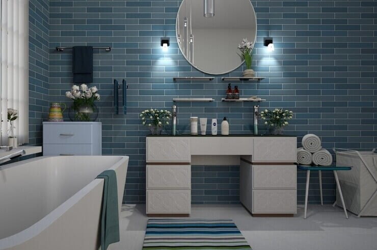 Bagno con specchio e accessori