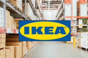 Ikea logo e scaffali