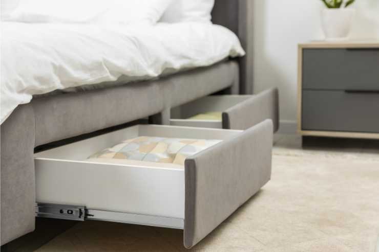 Letto boxspring con cassetti 