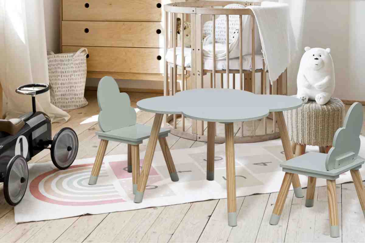 Tavolini con sedioline Maisons du Monde per la cameretta dei bambini