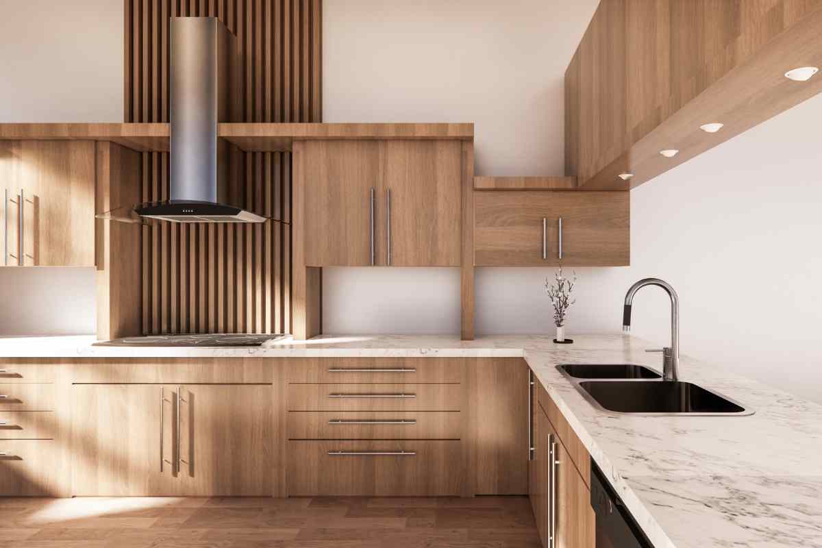 Dettaglio cucina elegante, mobili in legno e piano bianco