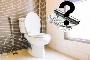 Bagno, carta stagnola e punto interrogativo