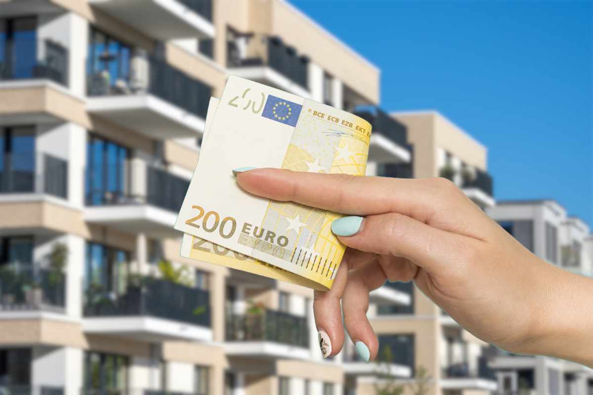 Palazzo mani con banconota da 200 euro